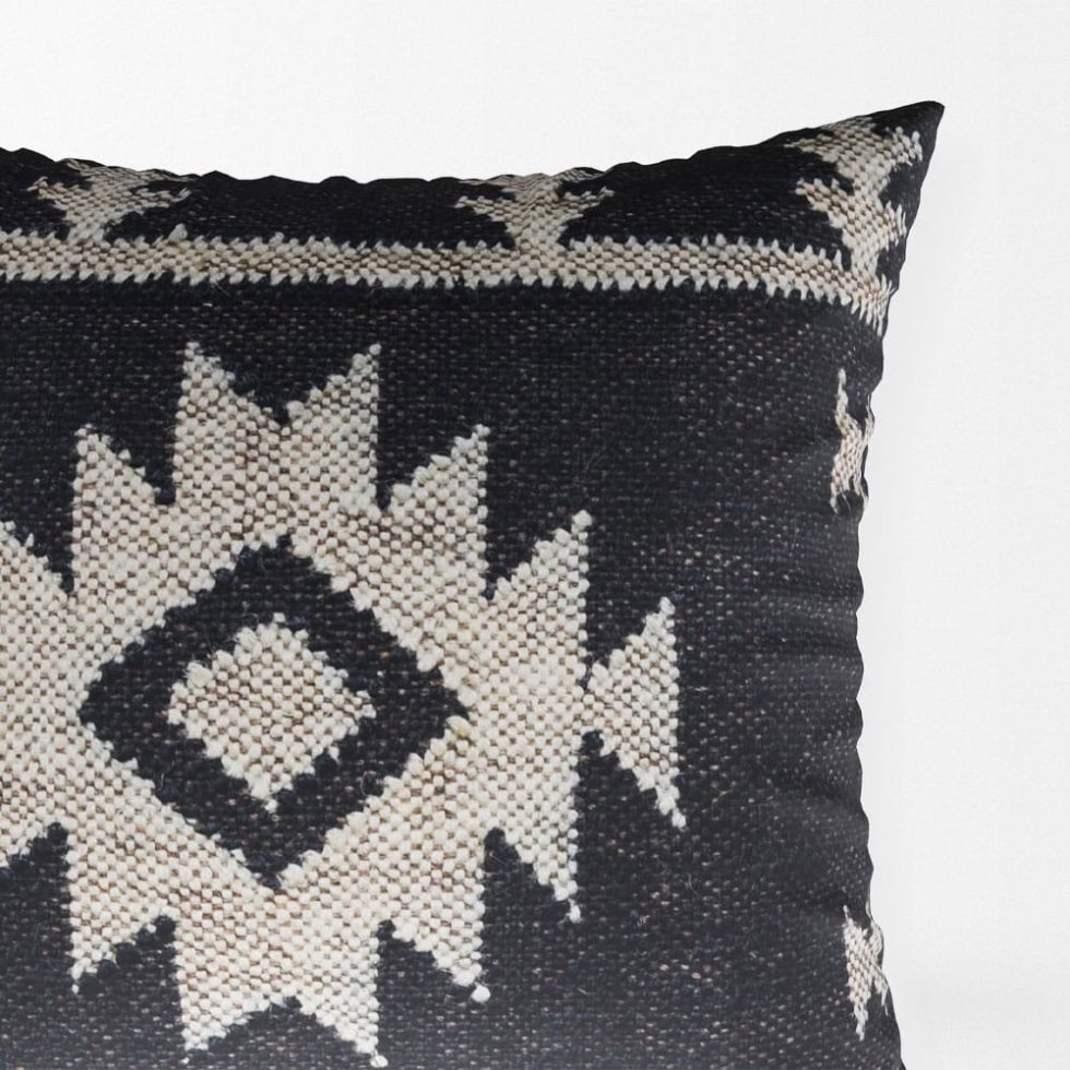 Black ornate wool and jute pillow - Image 5