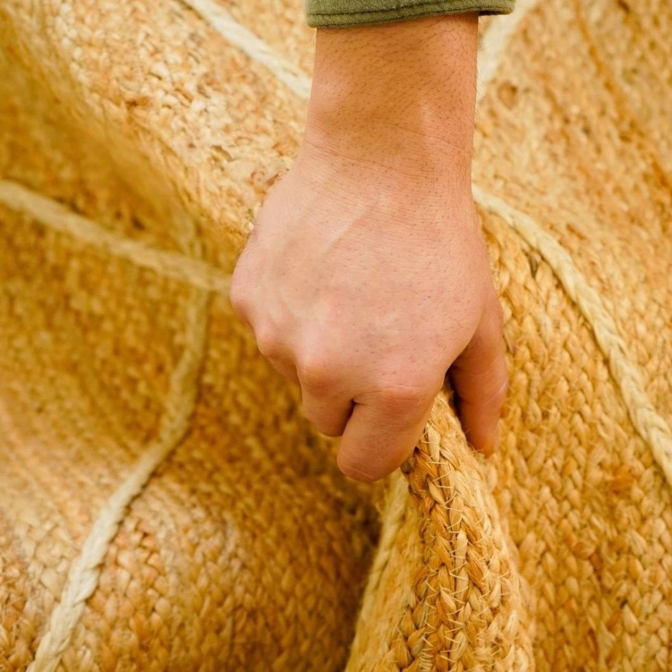 Braide jute rug with textured white diamond - Image 3