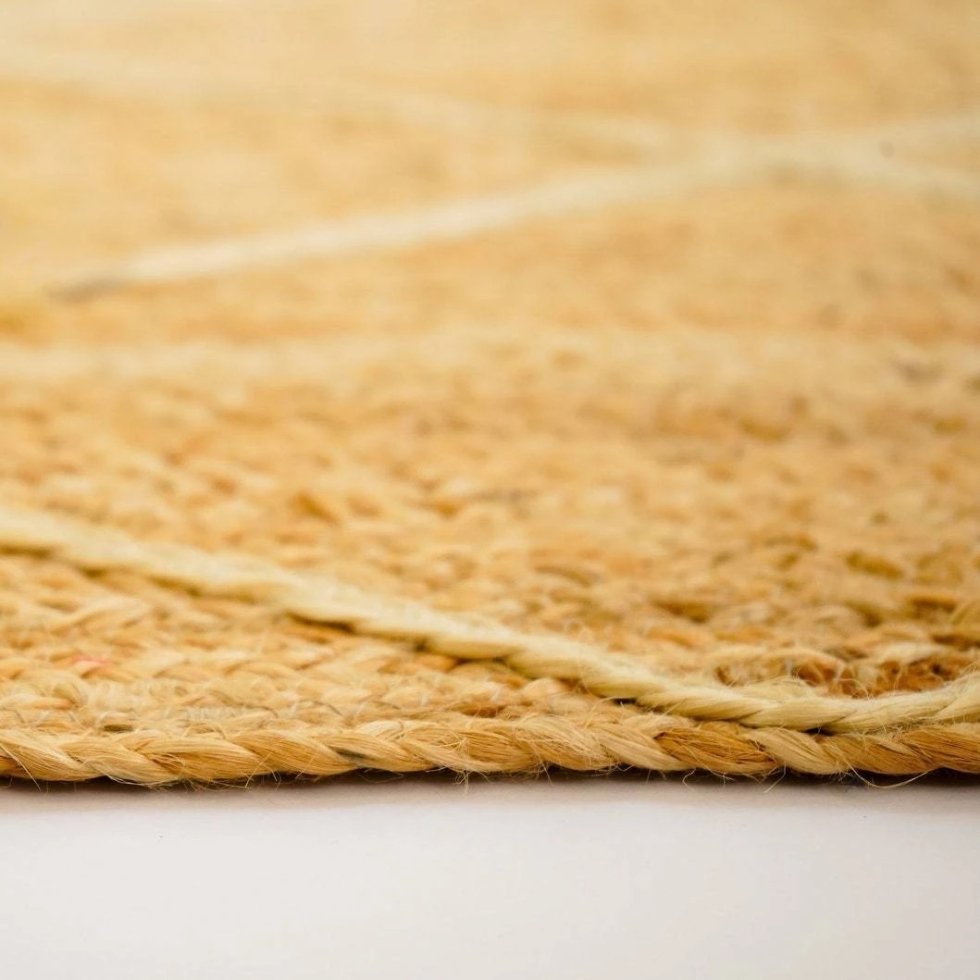 Braide jute rug with textured white diamond - Image 4