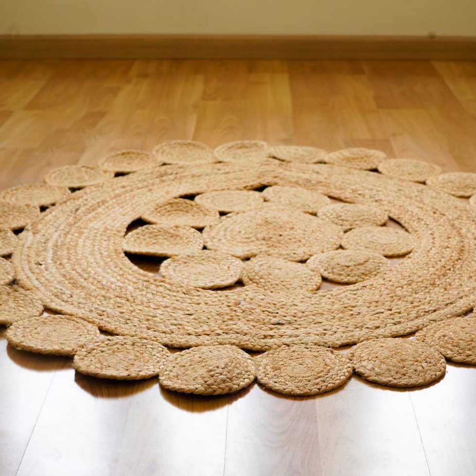 Braided round cut-out flower jute rug - Image 2