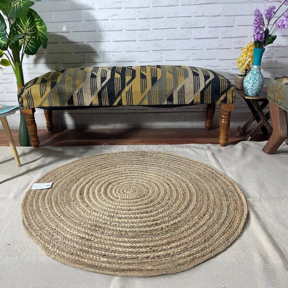 Braided round jute rug
