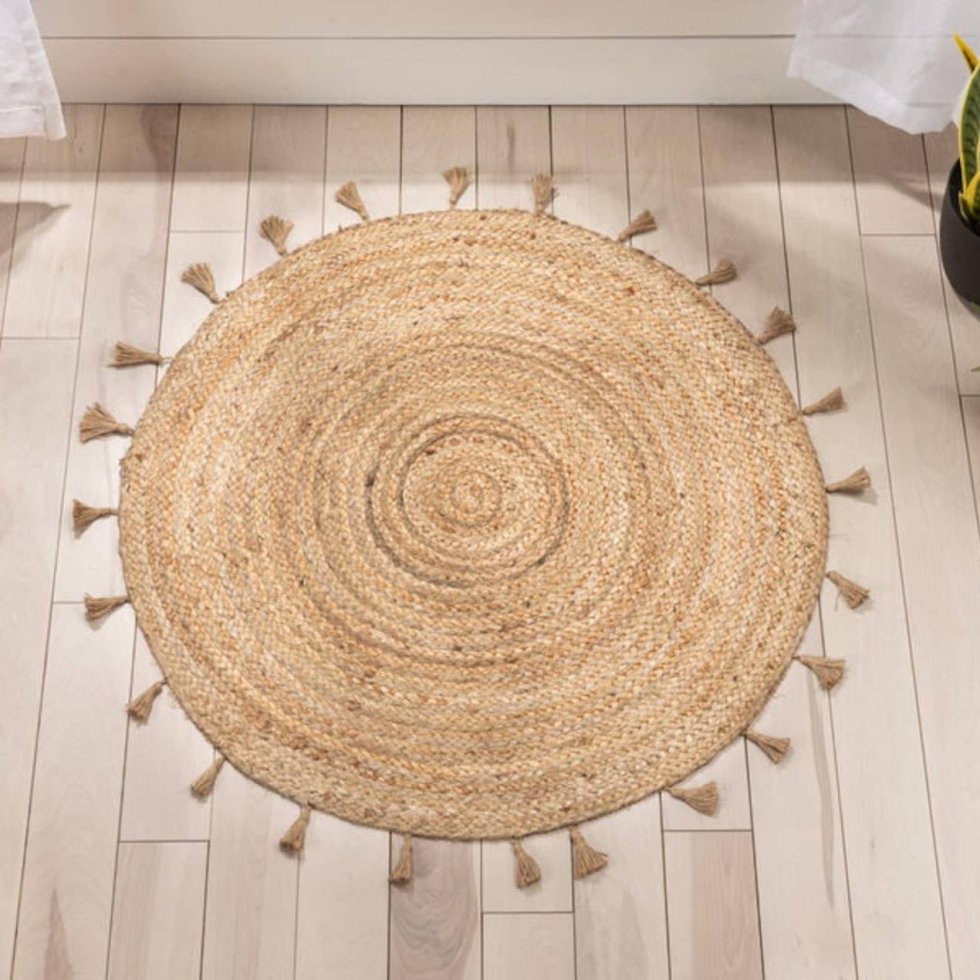 Braided round jute rug with tassels - Image 2