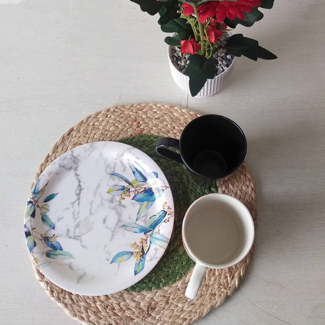 Green round jute placemats Green round jute placemats - Image 3