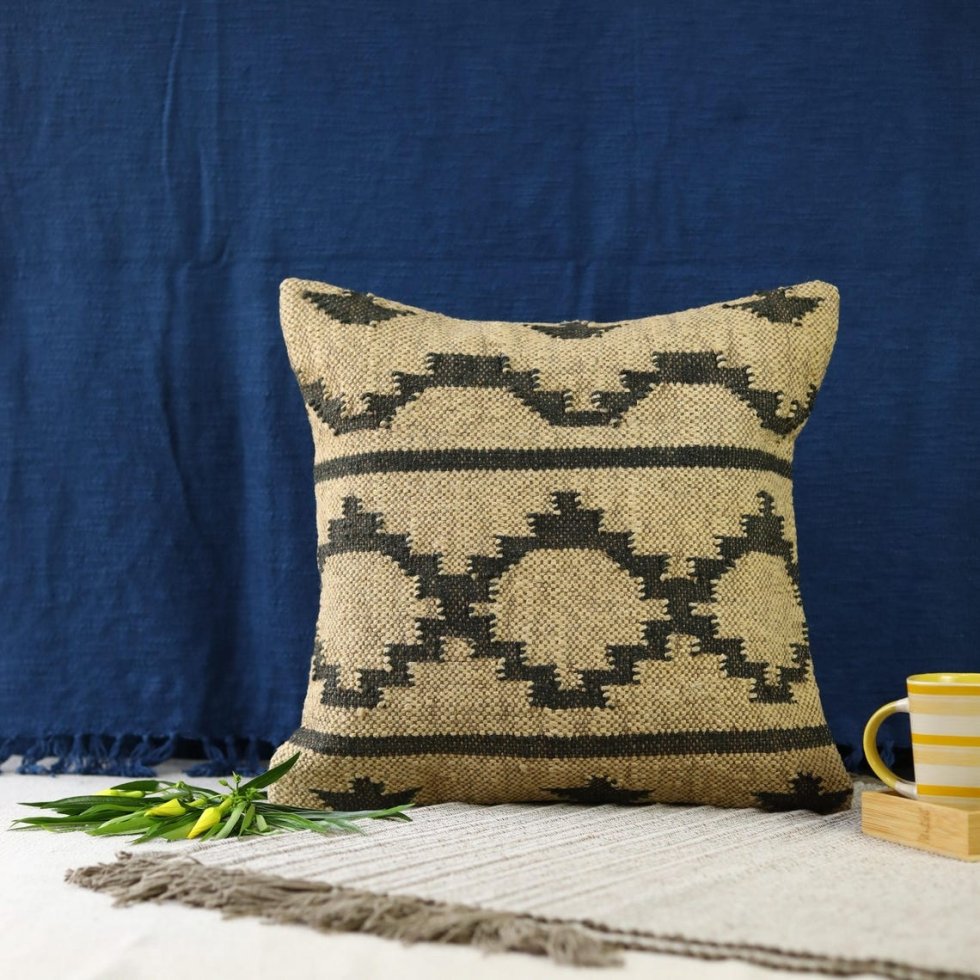 Ivory aztec wool and jute pillow