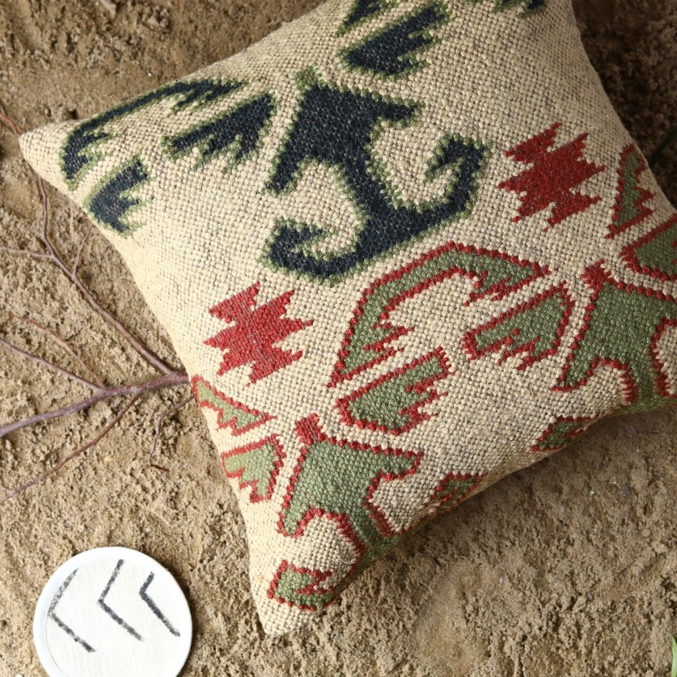 Ivory tribal woo and jute pillow - Image 3