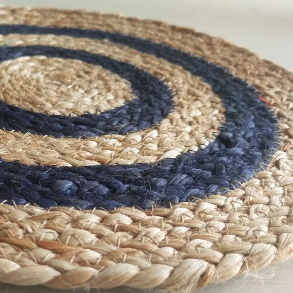 Navy target jute placemats - Image 3