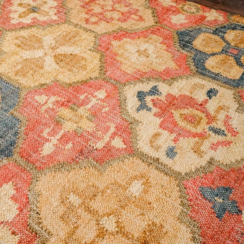 Red trellis pattern cotton and jute rug - Image 2