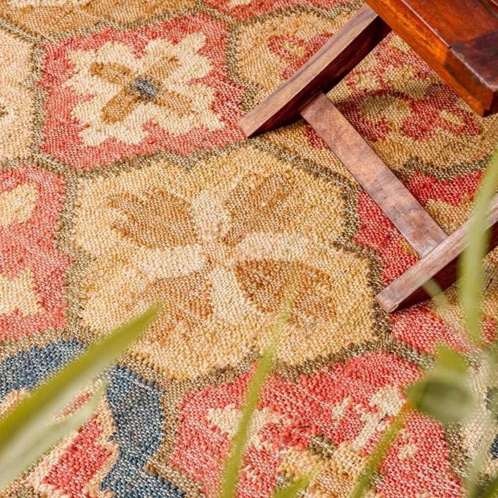 Red trellis pattern cotton and jute rug - Image 3