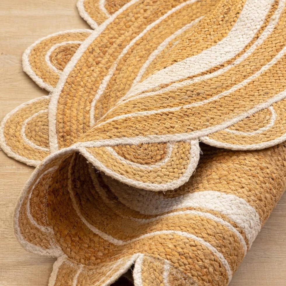 Round jute rug with scalloped edge - Image 3