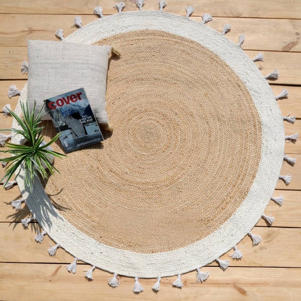 Round jute rug with white border