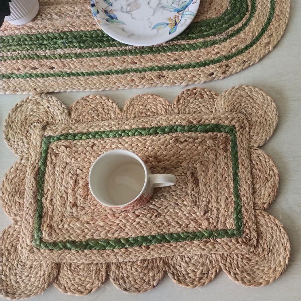 Scalloped and oval jute placemats - Image 5