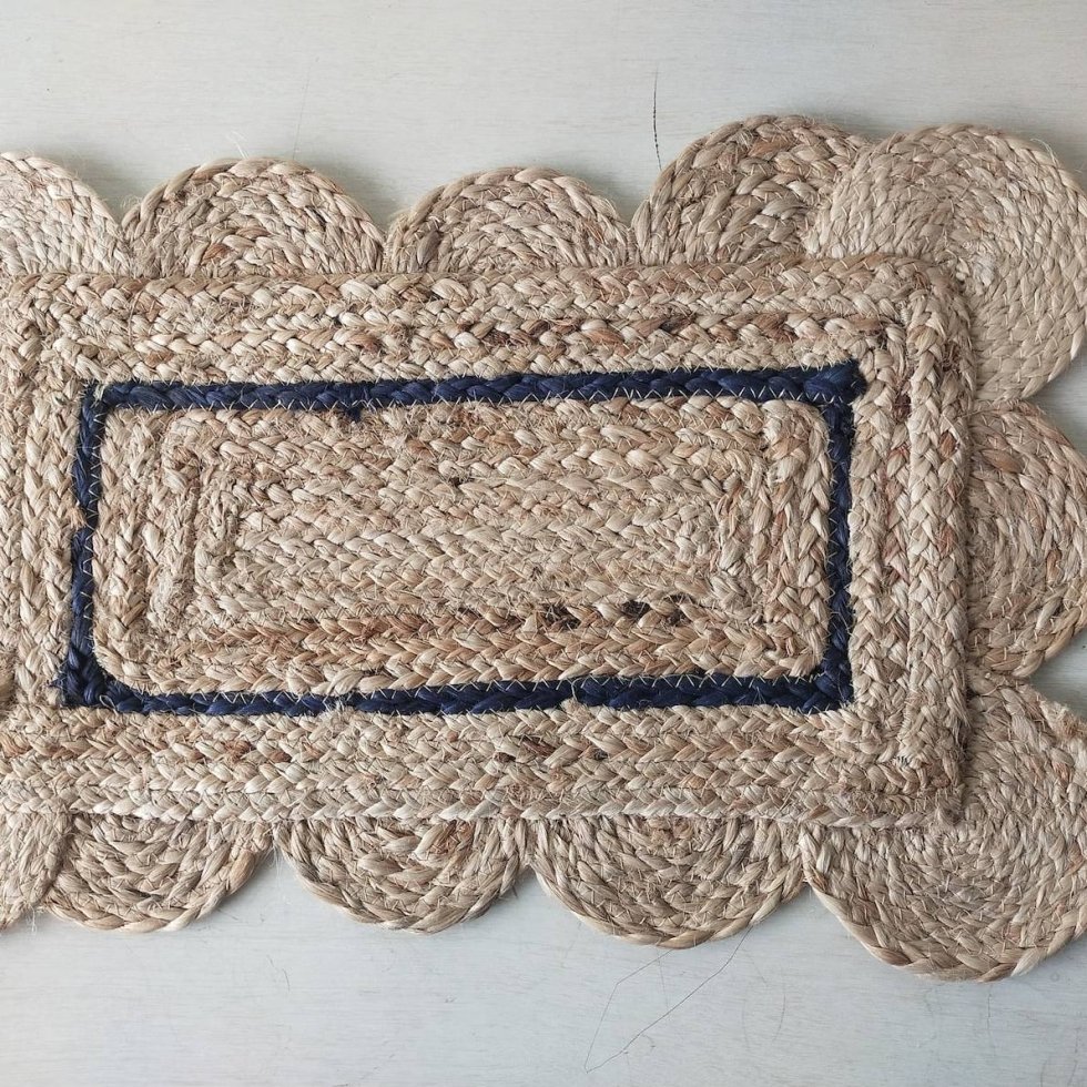 Scalloped jute placemats
