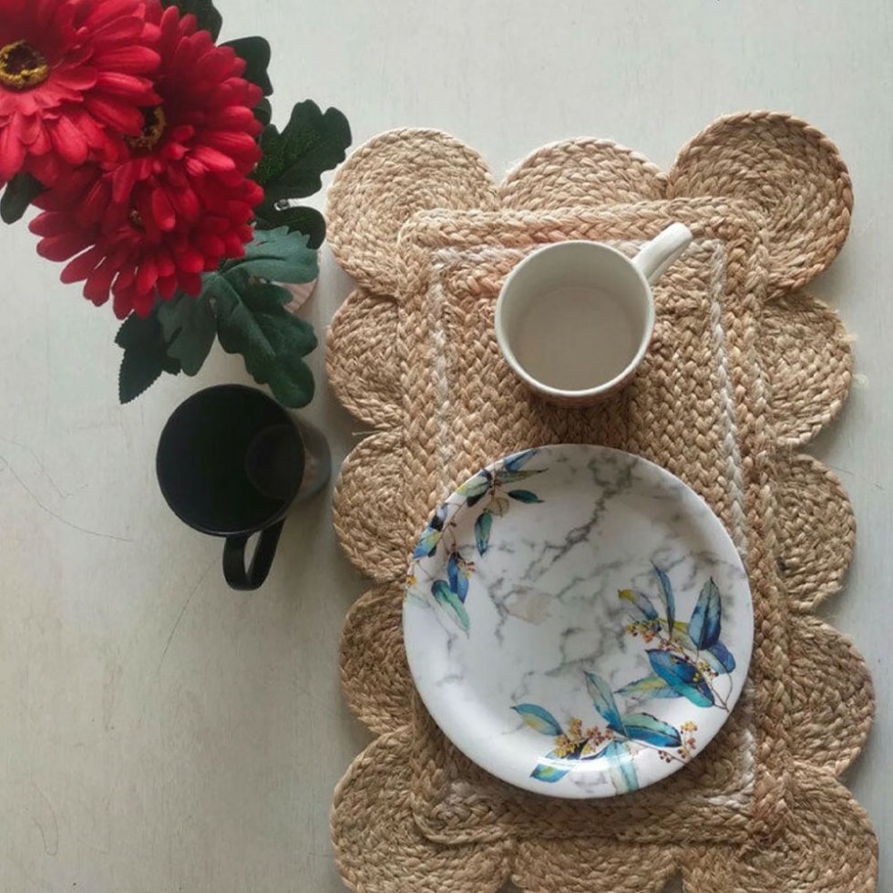 Scalloped jute placemats with white trim