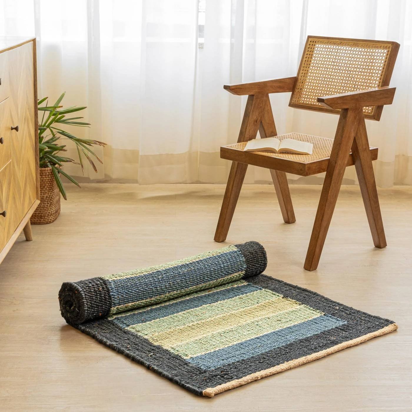 Striped hemp and jute rug with black border Striped hemp and jute rug with black border - Image 2