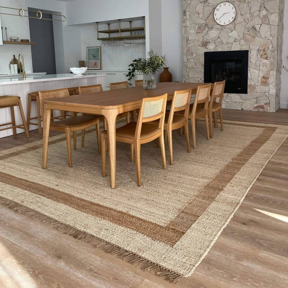 White and natural jute rug with tassels