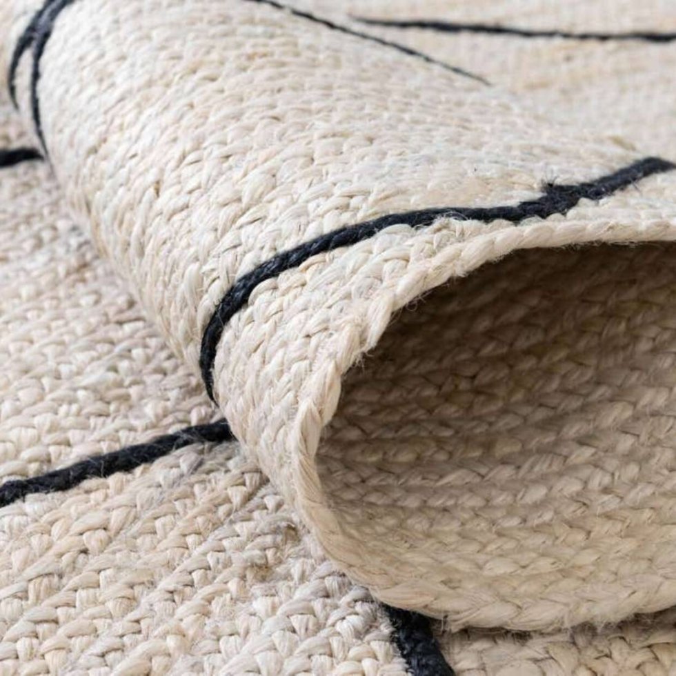 White jute rug with textured black diamond - Image 4