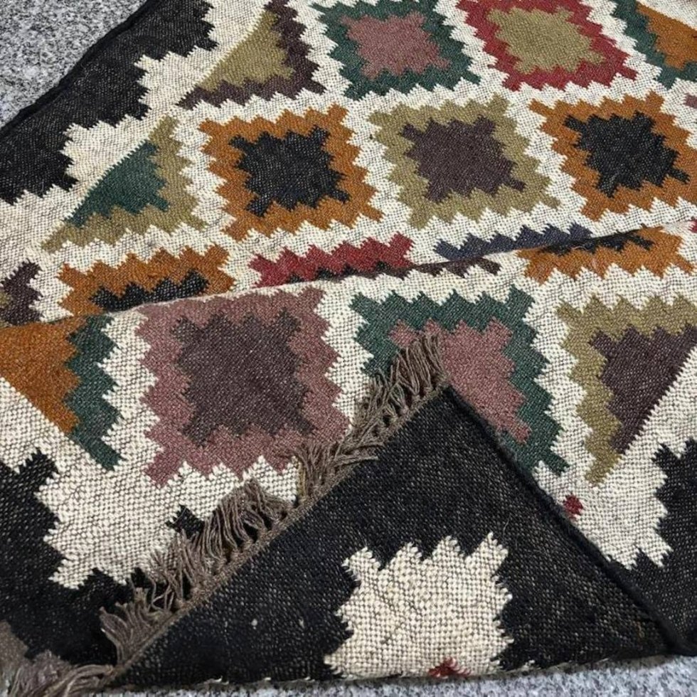 Wool jute kilim rug with diamond pattern - Image 4