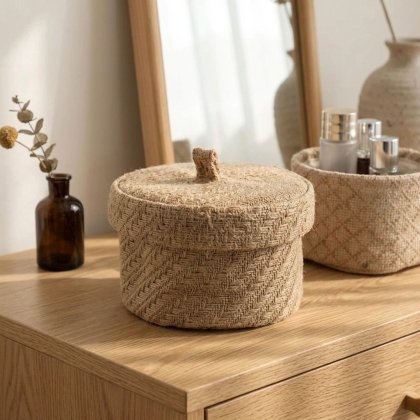 Woven jute round basket with lid